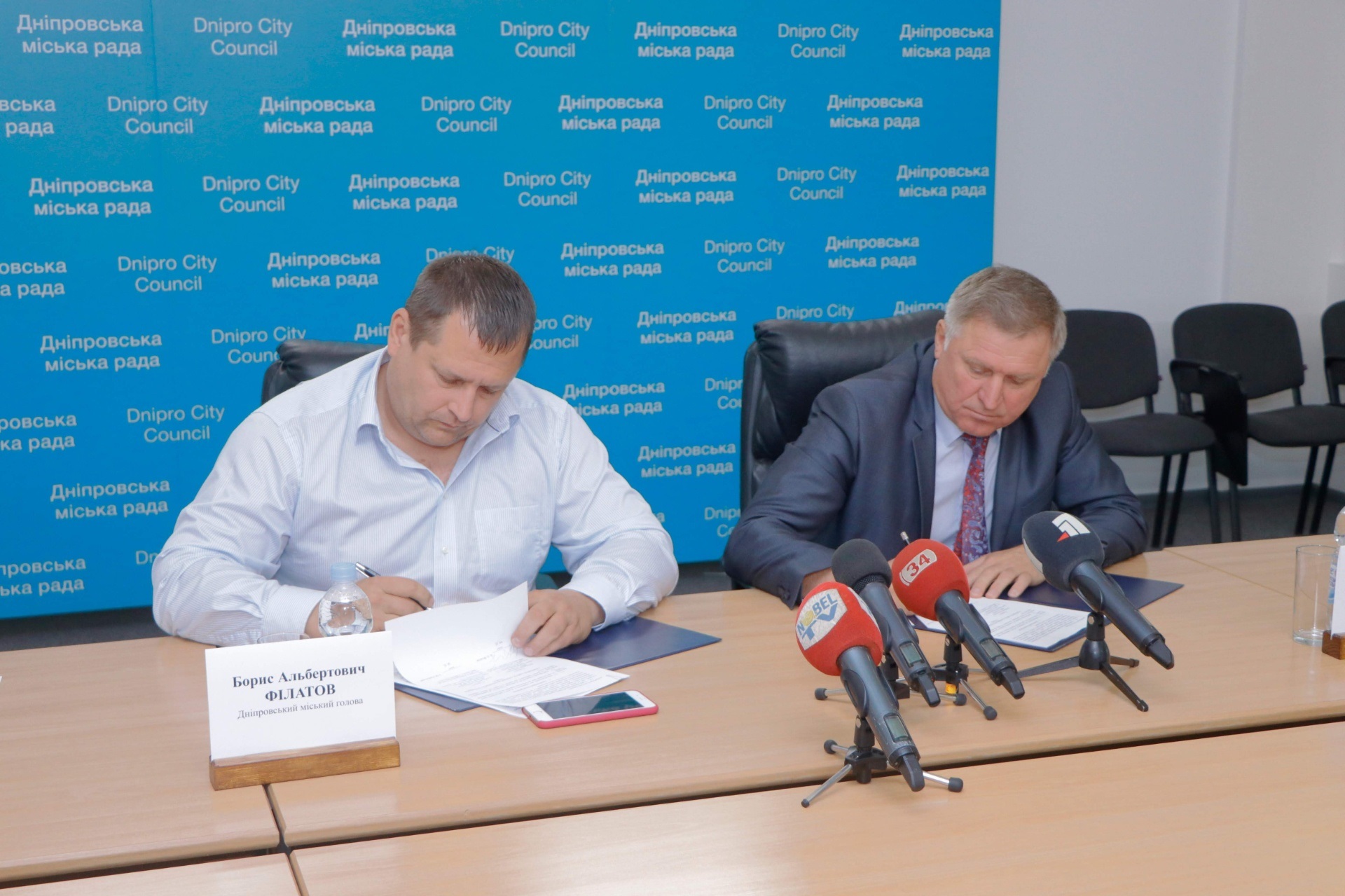 o_1cgrbkc5megrkbk19ce1fb1tf2hi