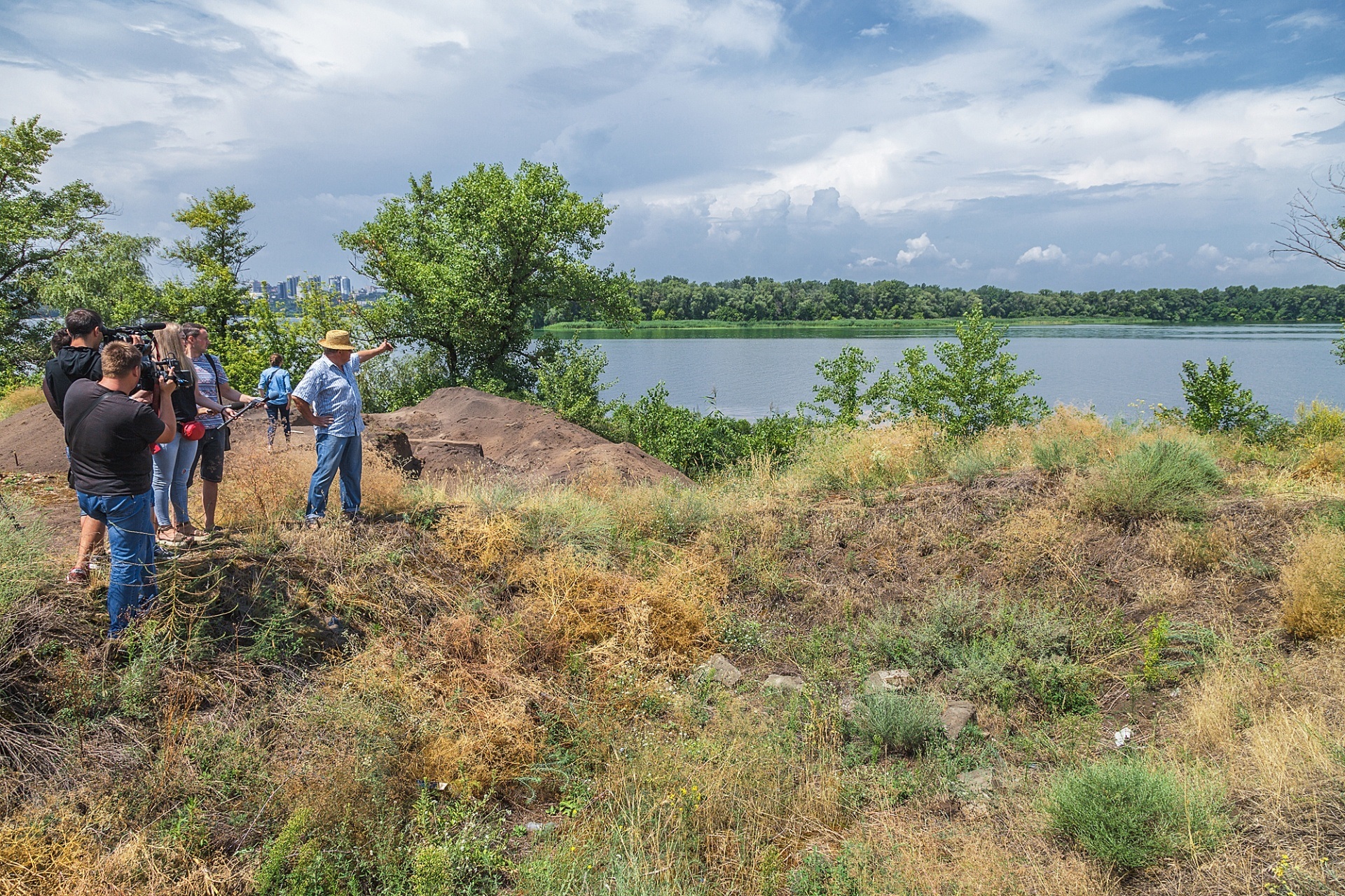 o_1cis08thchfa1c3m10041qam6aucu