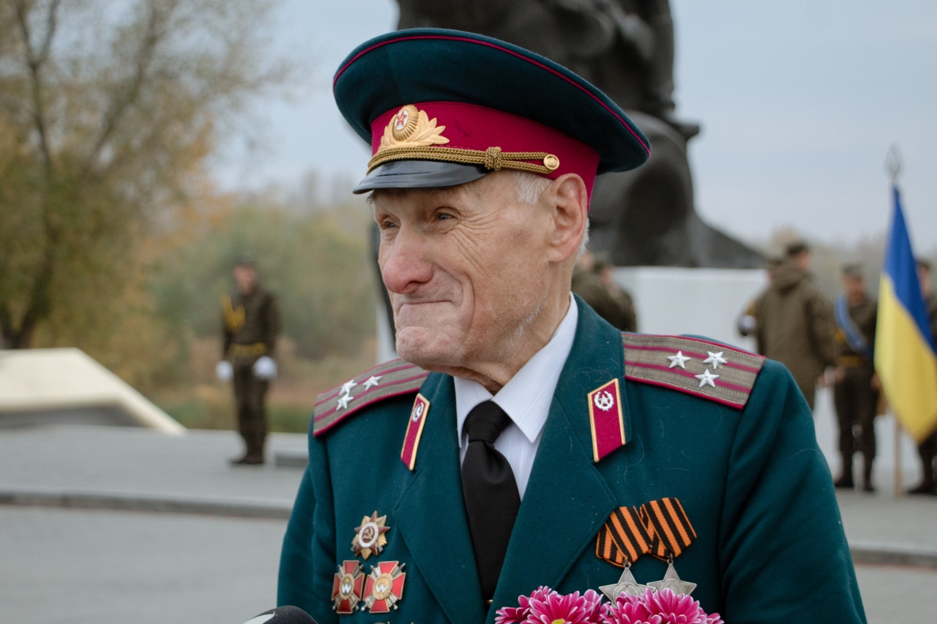 o_1cqlaqlkt14031jt419utc4e1q7h71