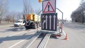 В Днепре ремонтируют дороги 27-го марта