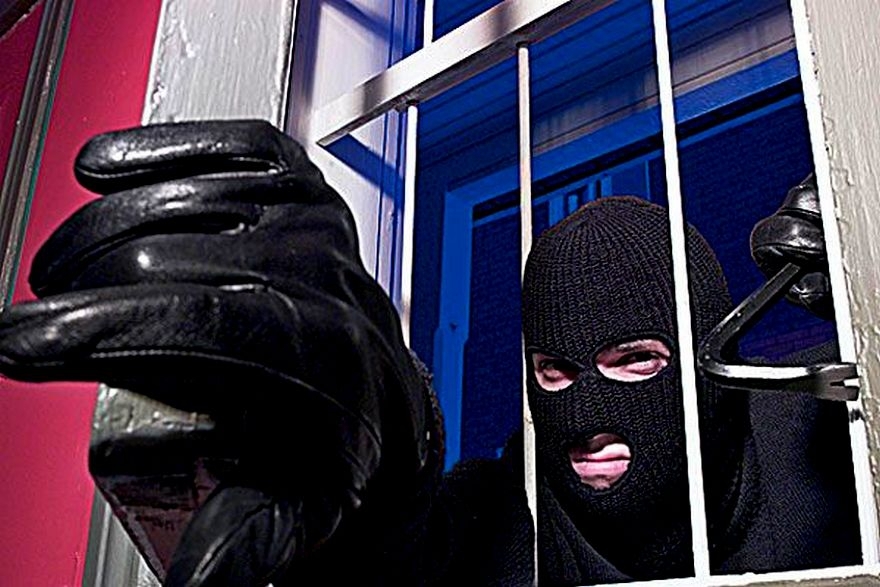 ограбить магазин, фото из открытых источников