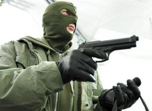 выхватить сумку из рук, фото из открытых источников