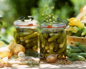 Хрустящие маринованные огурцы: рецепт дня