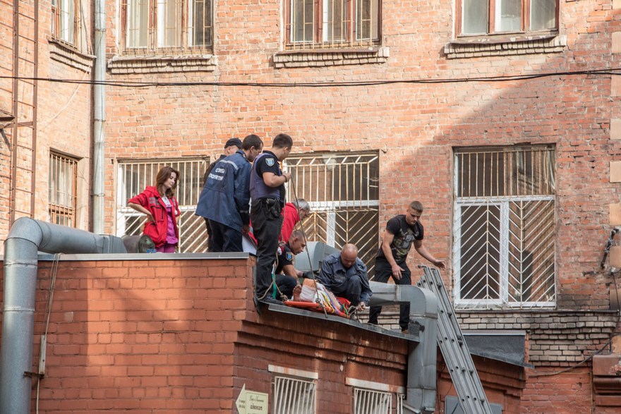 фото https://informator.dp.ua, выпали из окна