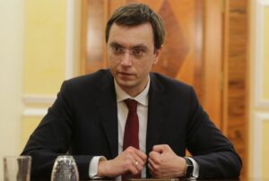 К экс-министру Омеляну ворвались с обыском: что известно (фото)
