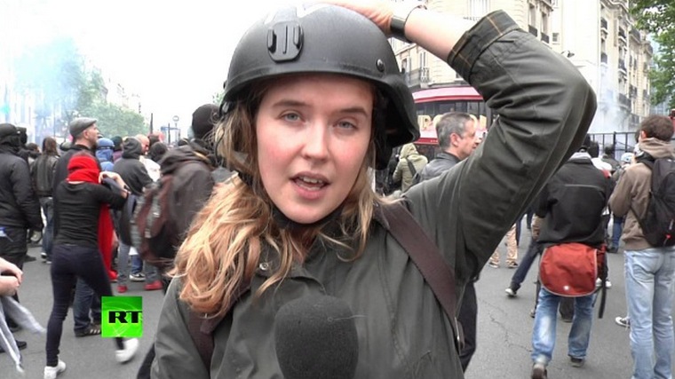 журналистка получила оплеуху в Париже