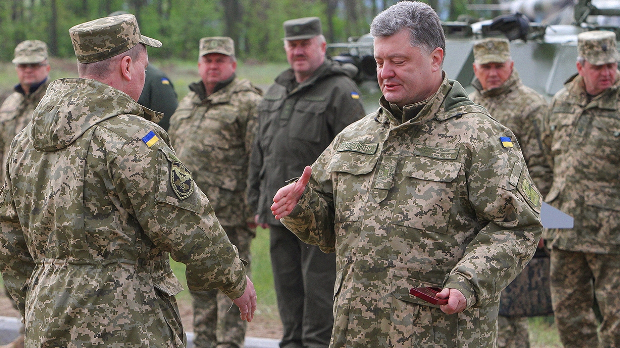 Военным поднимут зарплаты