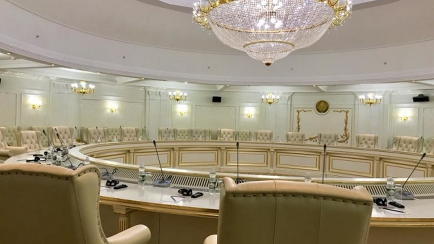РосСМИ опубликовали представленную в Минске &quot;формулу Штайнмайера&quot; в российской редакции.