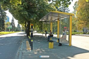 Возле главного корпуса ДНУ поставили новую остановку (фото)