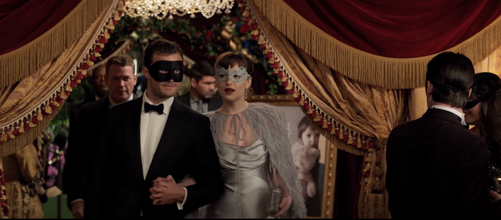 скриншот из трейлера "На 50 оттенков темнее"