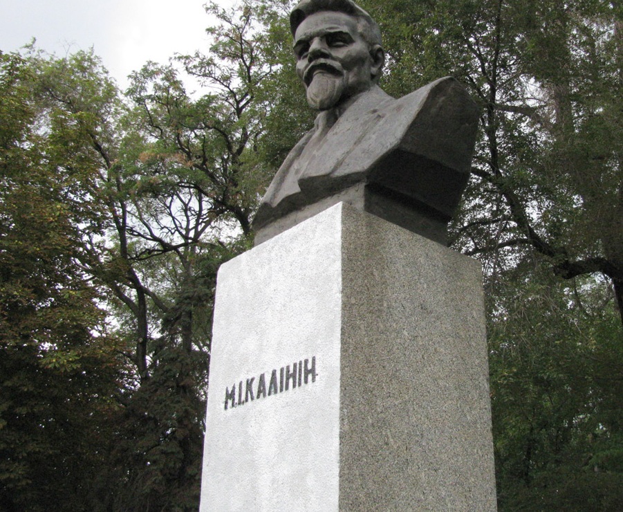 pamyatnik_kalininu