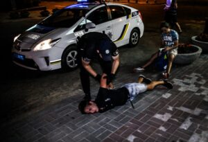 фото https://informator.dp.ua, задержали хулиганов