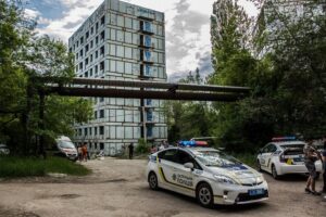 фото https://informator.dp.ua, парень решил спрыгнуть с дома в Днепре