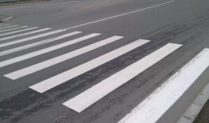 Женщину сбили на пешеходном переходе