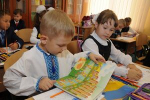 первоклассники, фото из открытых источников