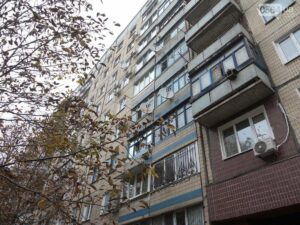 В Кривом Роге мужчина пытался покончить с собой прыжком из многоэтажки