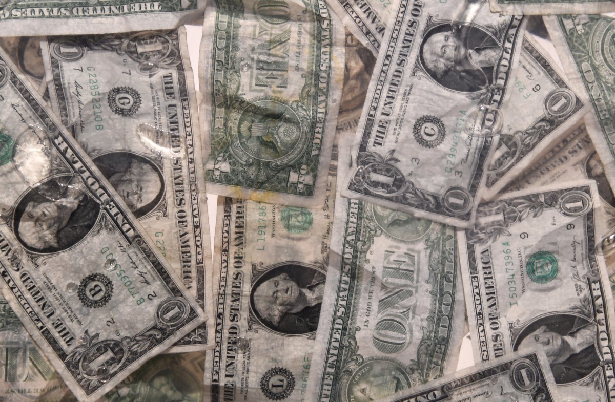 мятый доллар