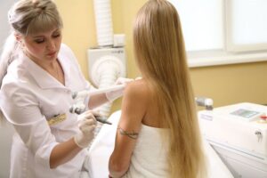 Процедура по удалению татуировок опасна для здоровья