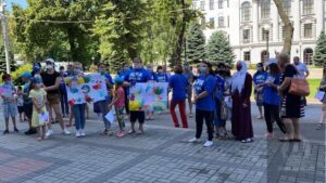 в Днепре к областным властям пришли отчаявшиеся мамы детей с редким заболеванием