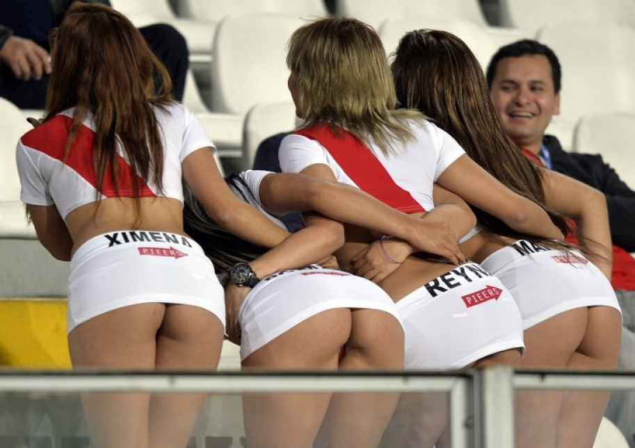 Восемь девушек задержаны в Тегеране за попытку проникнуть на футбольный матч