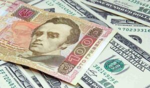 В Днепре дешевеет доллар
