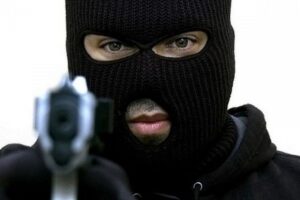 пистолет в руке, фото из открытых источников