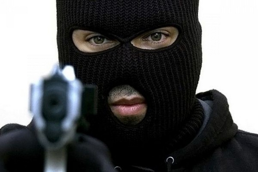 пистолет в руке, фото из открытых источников