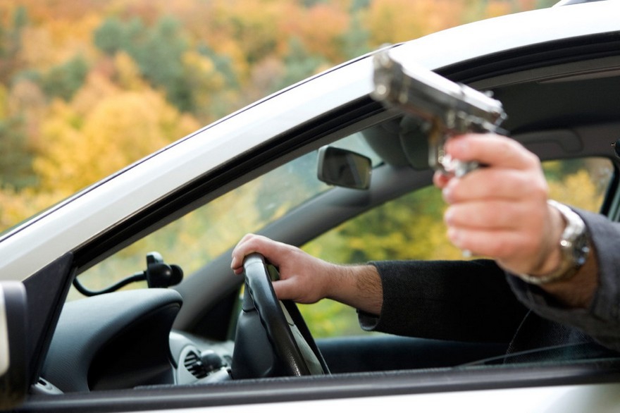 стрелять из автомобиля, фото из открытых источников