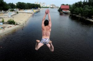 прыгнуть с моста, фото из открытых источников
