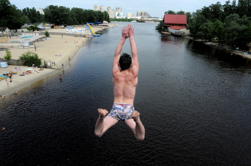прыгнуть с моста, фото из открытых источников