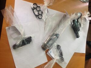 кастеты, ножи, оружие