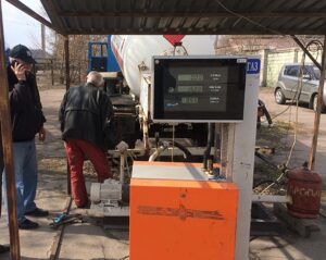 обыски на авто,-газозаправках