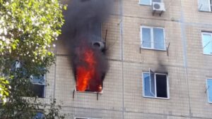 фото ГСЧС, пожар в многоэтажке