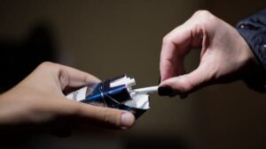 1 января сигареты сильно подорожали: сколько теперь стоит пачка