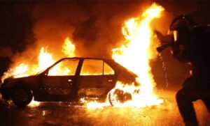 В Днепре неизвестные за ночь сожгли два автомобиля
