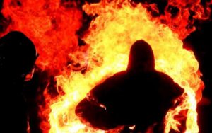 поджог людей, фото из открытых источников
