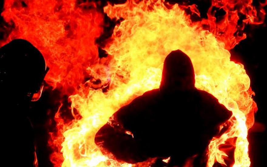 поджог людей, фото из открытых источников