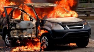 горит внедорожник, фото из открытых источников