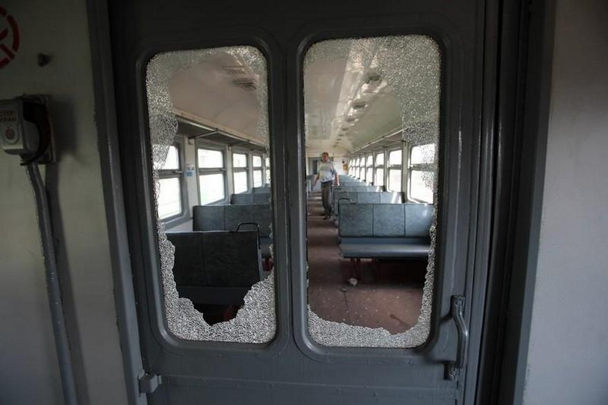 бить стекла в поездах