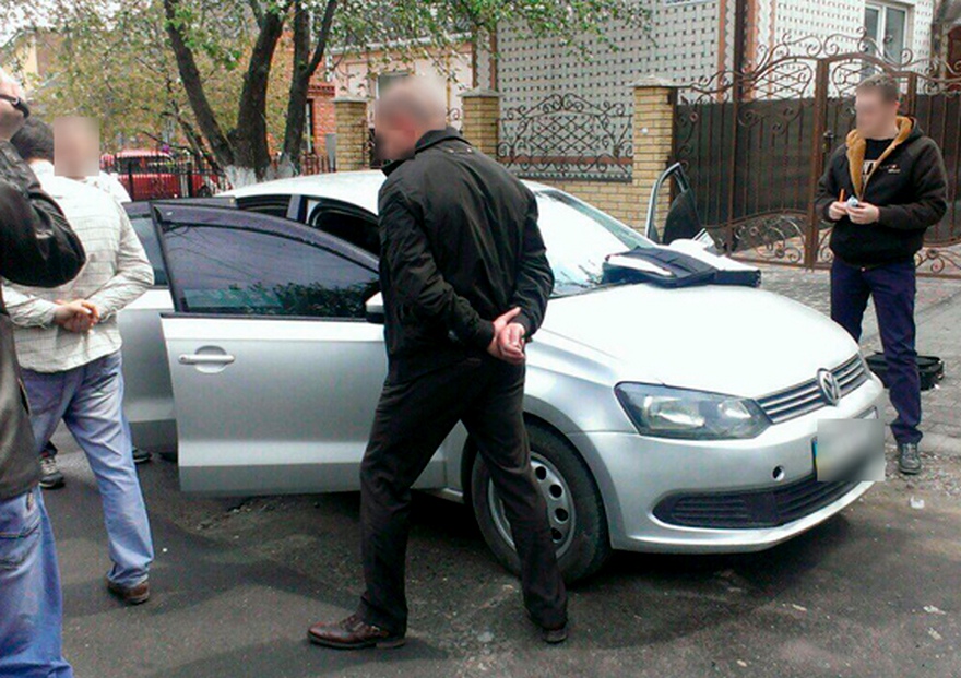 задержание полицейского на взятке