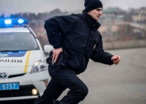 В Днепре полицейские ловили полуголого избирателя (Фото)
