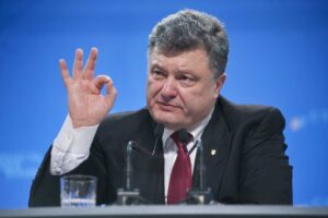 Стало известно, сколько потратил Порошенко на избирательную кампанию