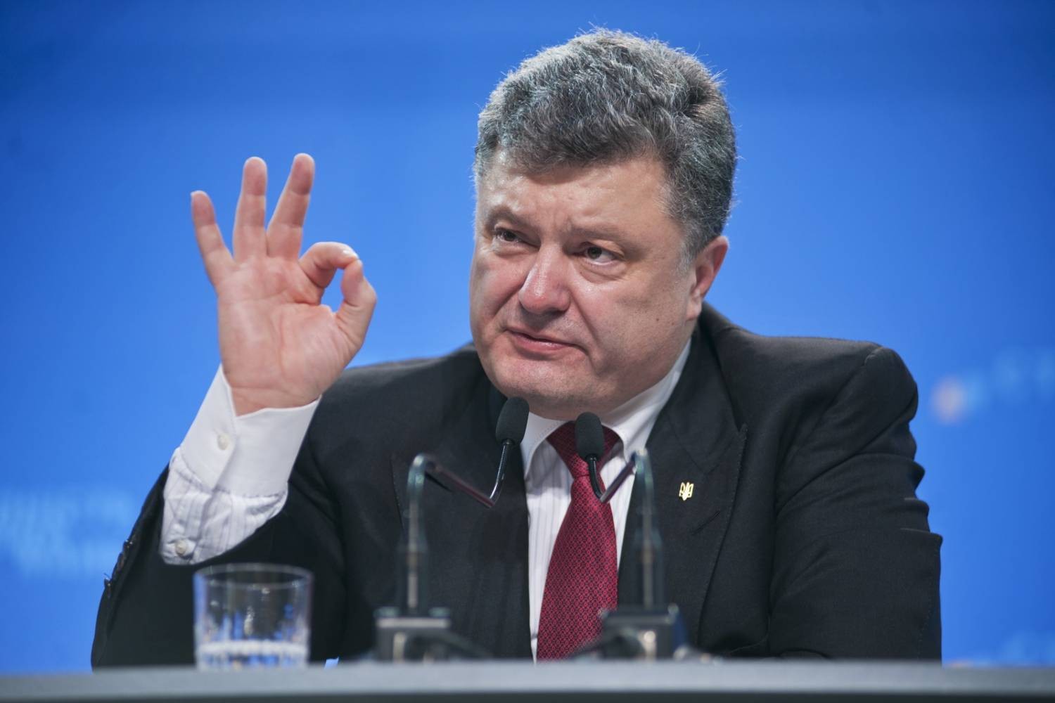 poroshenko-poprivetstvoval-reshenie-es-prodlit-antirossiyskie-sankcii_1