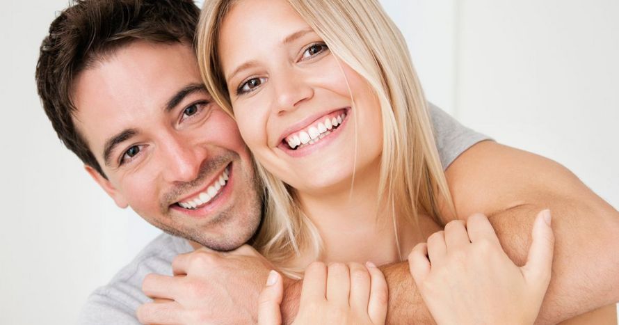 portrait-of-a-happy-couple