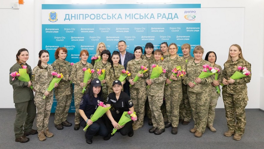 Борис Філатов привітав військовослужбовиць Дніпра з прийдешнім Міжнародним жіночим днем