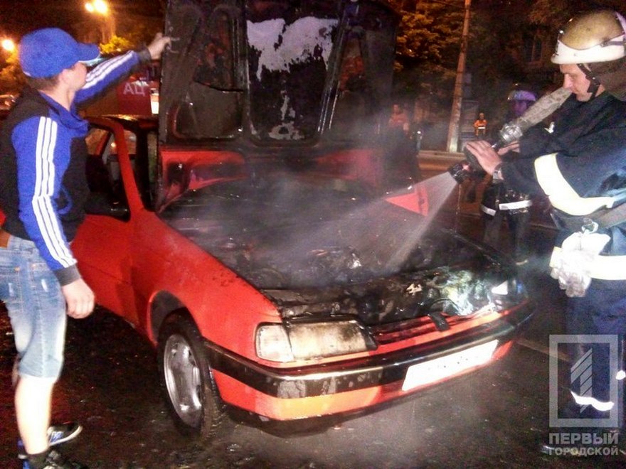 фото http://1tv.kr.ua, автомобиль &quot;Peugeot&quot; загорелся на ходу