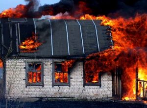 горит летняя кухня, фото из открытых источников