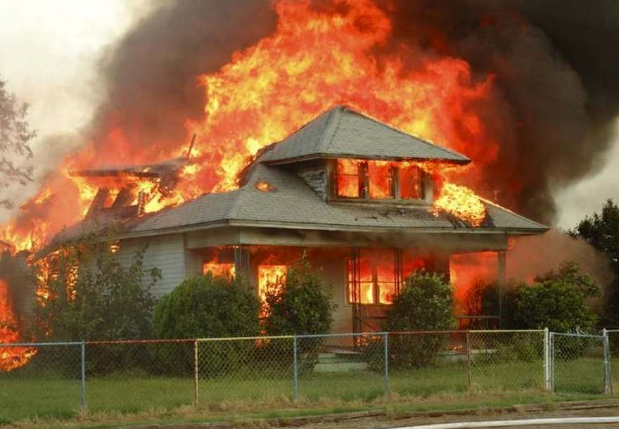 пожар в доме, фото из открытых источников