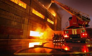 пожар и взрыв на заводе, фото из открытых источников