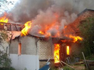 пожар в летней кухне и сарае, фото из открытых источников